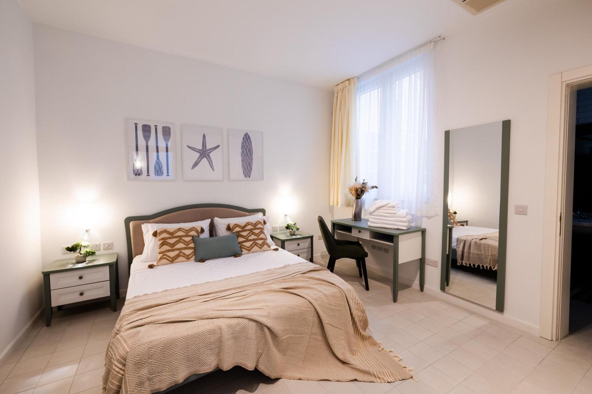 Brand New Boutique In The Heart Of Apartment *